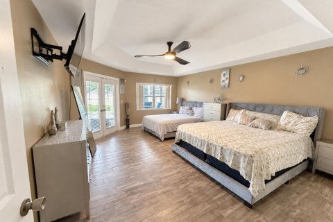 House in Port St. Lucie, Florida 4 bedrooms, 208.47 sq.m. № 2400592 - photo 6