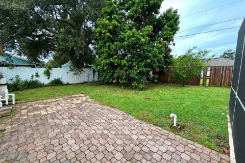 House in Port St. Lucie, Florida 4 bedrooms, 208.47 sq.m. № 2400592 - photo 19