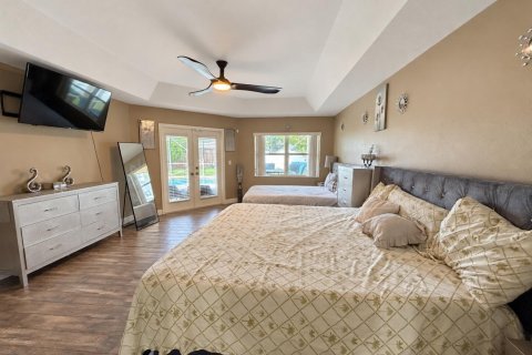 House in Port St. Lucie, Florida 4 bedrooms, 208.47 sq.m. № 2400592 - photo 7