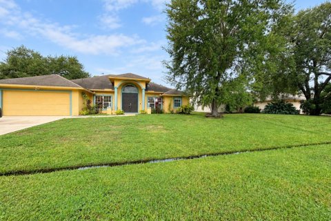 House in Port St. Lucie, Florida 4 bedrooms, 208.47 sq.m. № 2400592 - photo 2