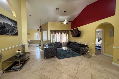 House in Port St. Lucie, Florida 4 bedrooms, 208.47 sq.m. № 2400592 - photo 15