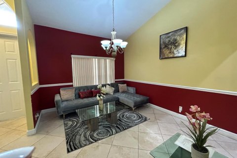 House in Port St. Lucie, Florida 4 bedrooms, 208.47 sq.m. № 2400592 - photo 14