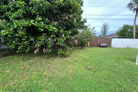 House in Port St. Lucie, Florida 4 bedrooms, 208.47 sq.m. № 2400592 - photo 20
