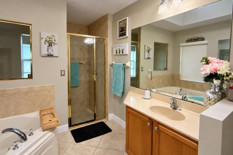 House in Port St. Lucie, Florida 4 bedrooms, 208.47 sq.m. № 2400592 - photo 9