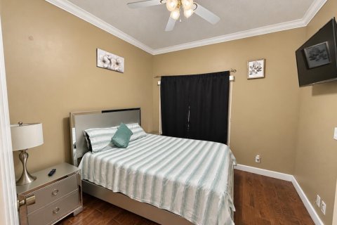 House in Port St. Lucie, Florida 4 bedrooms, 208.47 sq.m. № 2400592 - photo 10