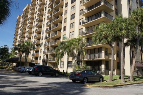 Condo in North Miami, Florida, 2 bedrooms  № 2027141