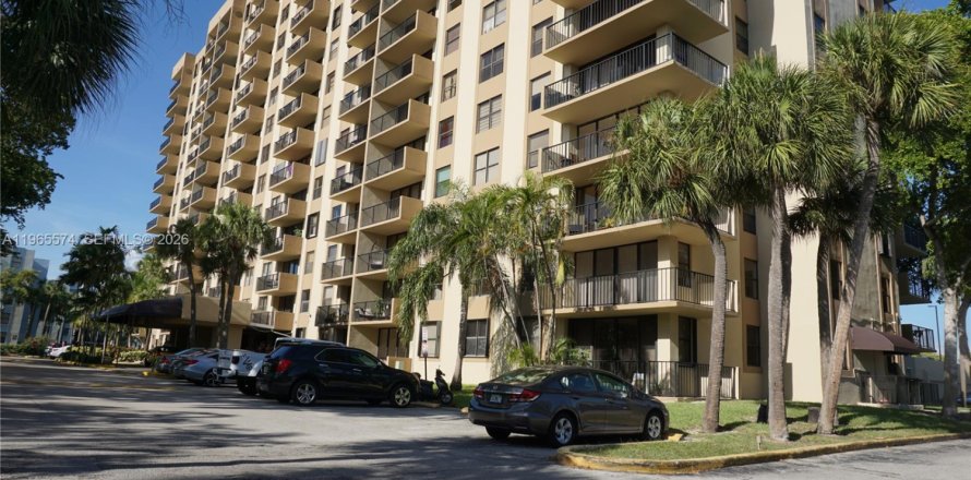 Condo in North Miami, Florida, 2 bedrooms  № 2027141