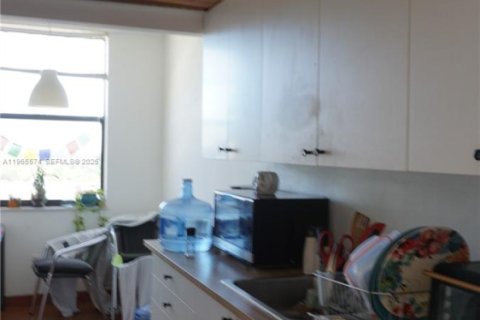 Condo in North Miami, Florida, 2 bedrooms  № 2027141 - photo 3