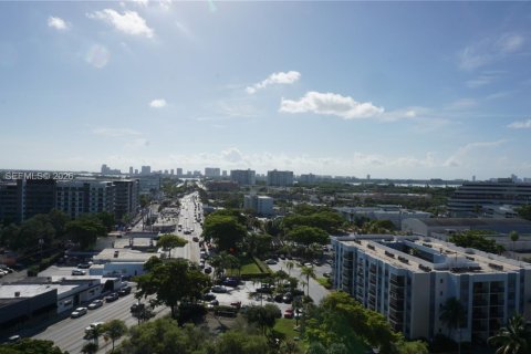 Condo in North Miami, Florida, 2 bedrooms  № 2027141 - photo 6