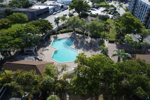 Condo in North Miami, Florida, 2 bedrooms  № 2027141 - photo 7