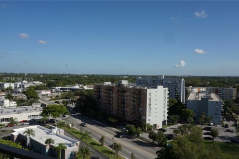 Condo in North Miami, Florida, 2 bedrooms  № 2027141 - photo 5