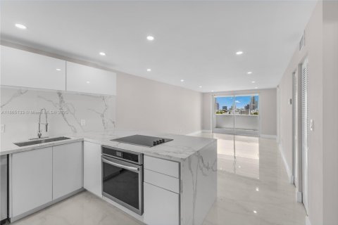 Купить кондоминиум в Майами-Бич, Флорида 2 спальни, 76.18м2, № 1895291 - фото 3