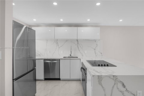 Купить кондоминиум в Майами-Бич, Флорида 2 спальни, 76.18м2, № 1895291 - фото 5