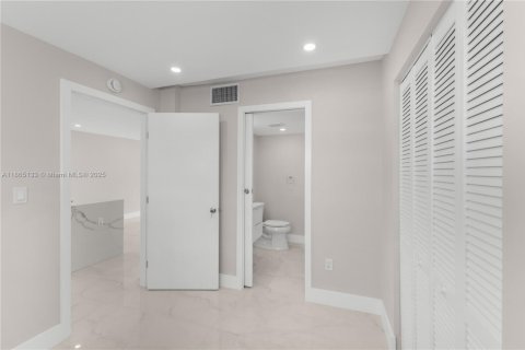 Купить кондоминиум в Майами-Бич, Флорида 2 спальни, 76.18м2, № 1895291 - фото 16