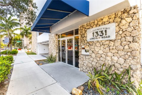 Купить кондоминиум в Майами-Бич, Флорида 2 спальни, 76.18м2, № 1895291 - фото 25