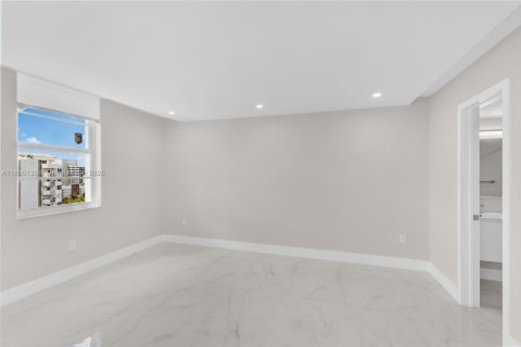 Купить кондоминиум в Майами-Бич, Флорида 2 спальни, 76.18м2, № 1895291 - фото 29