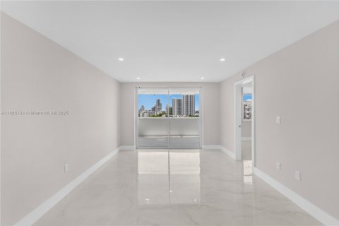 Купить кондоминиум в Майами-Бич, Флорида 2 спальни, 76.18м2, № 1895291 - фото 4