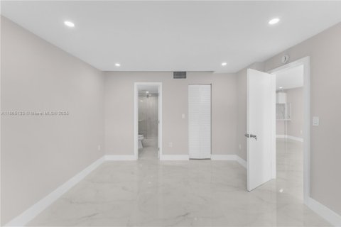 Купить кондоминиум в Майами-Бич, Флорида 2 спальни, 76.18м2, № 1895291 - фото 30