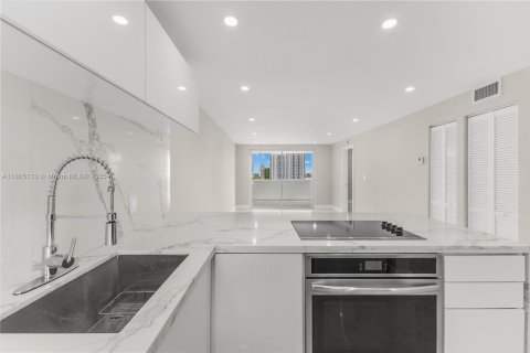 Купить кондоминиум в Майами-Бич, Флорида 2 спальни, 76.18м2, № 1895291 - фото 6