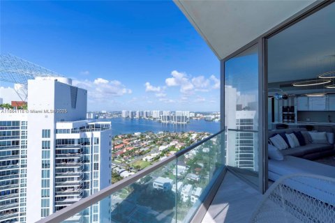 Condo in Sunny Isles Beach, Florida, 2 bedrooms  № 1893169 - photo 28