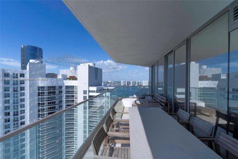 Condo in Sunny Isles Beach, Florida, 2 bedrooms  № 1893169 - photo 3
