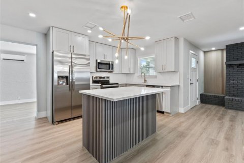 Casa en venta en Largo, Florida, 3 dormitorios, 161.65 m2 № 1899926 - foto 4