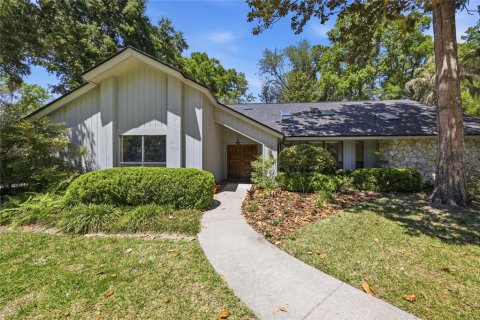 House in Gainesville, Florida 3 bedrooms, 242.57 sq.m. № 2112094