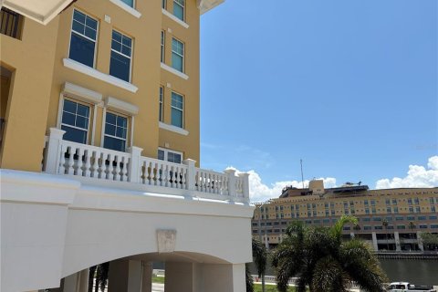 Condo in Tampa, Florida, 1 bedroom № 2201799 - photo 3