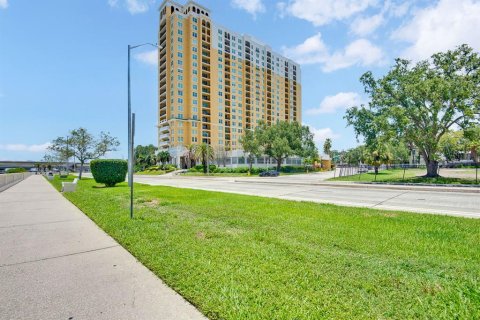 Condo in Tampa, Florida, 1 bedroom № 2201799 - photo 2