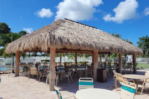 Apartment in Sarasota, Florida 1 bedroom, 39.02 sq.m. № 2218168 - photo 16