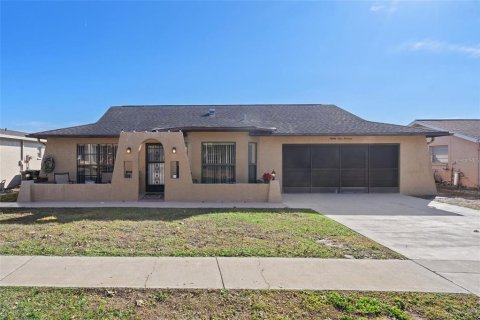 Casa en venta en Port Richey, Florida, 2 dormitorios, 153.01 m2 № 1773097 - foto 1