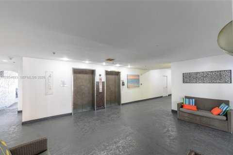 Copropriété à vendre à Miami, Floride: 1 chambre, 71.53 m2 № 2153353 - photo 2