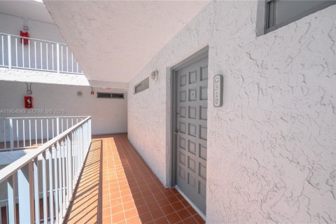 Copropriété à vendre à Miami, Floride: 1 chambre, 71.53 m2 № 2153353 - photo 3