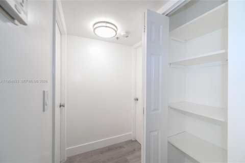 Copropriété à vendre à Miami, Floride: 1 chambre, 71.53 m2 № 2153353 - photo 13