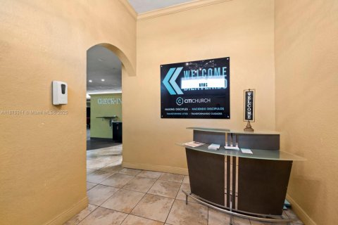 Immobilier commercial à vendre à Miami, Floride № 2089885 - photo 9