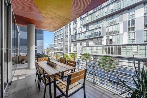 Condo in Miami, Florida, 2 bedrooms № 2029195 - photo 2