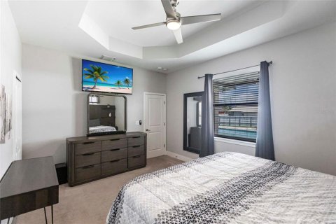 House in Cape Coral, Florida 3 bedrooms, 166.85 sq.m. № 1884474 - photo 19