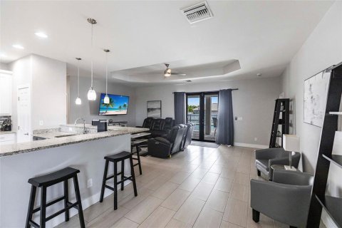House in Cape Coral, Florida 3 bedrooms, 166.85 sq.m. № 1884474 - photo 13