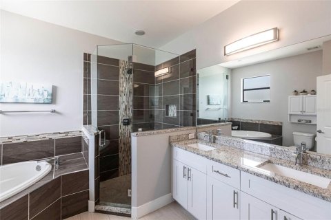 House in Cape Coral, Florida 3 bedrooms, 166.85 sq.m. № 1884474 - photo 21