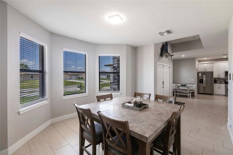 House in Cape Coral, Florida 3 bedrooms, 166.85 sq.m. № 1884474 - photo 17