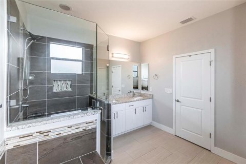 House in Cape Coral, Florida 3 bedrooms, 166.85 sq.m. № 1884474 - photo 23