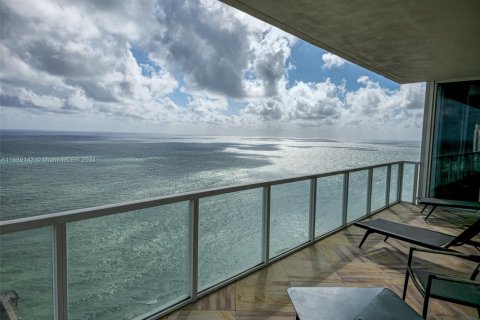 Copropriété à louer à Sunny Isles Beach, Floride: 2 chambres, 148.83 m2 № 1435146 - photo 1