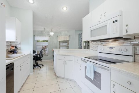 Condo in Venice, Florida, 2 bedrooms № 2229797 - photo 17