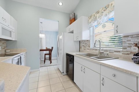 Condo in Venice, Florida, 2 bedrooms № 2229797 - photo 16