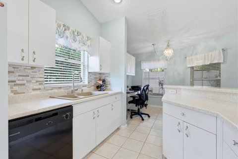 Condo in Venice, Florida, 2 bedrooms № 2229797 - photo 18