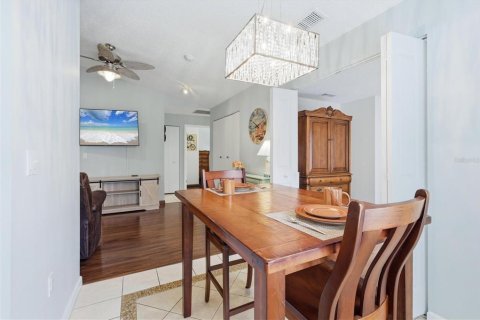 Condo in Venice, Florida, 2 bedrooms № 2229797 - photo 15