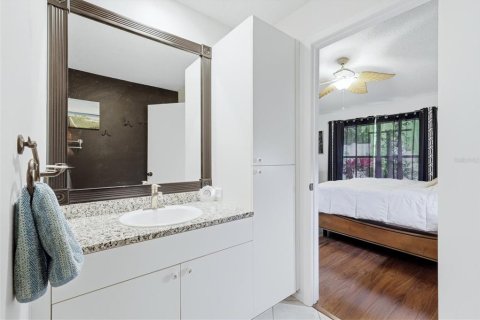 Condo in Venice, Florida, 2 bedrooms № 2229797 - photo 26