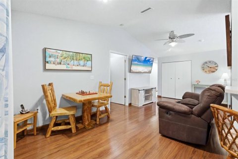 Condo in Venice, Florida, 2 bedrooms № 2229797 - photo 9