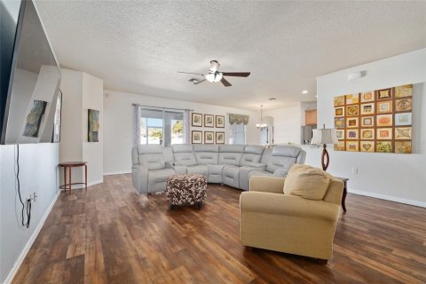 House in Ocala, Florida 4 bedrooms, 216.09 sq.m. № 2206597 - photo 8