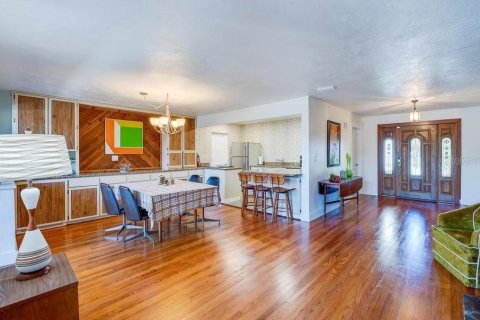 House in Ormond Beach, Florida 4 bedrooms, 215.72 sq.m. № 2132286 - photo 4